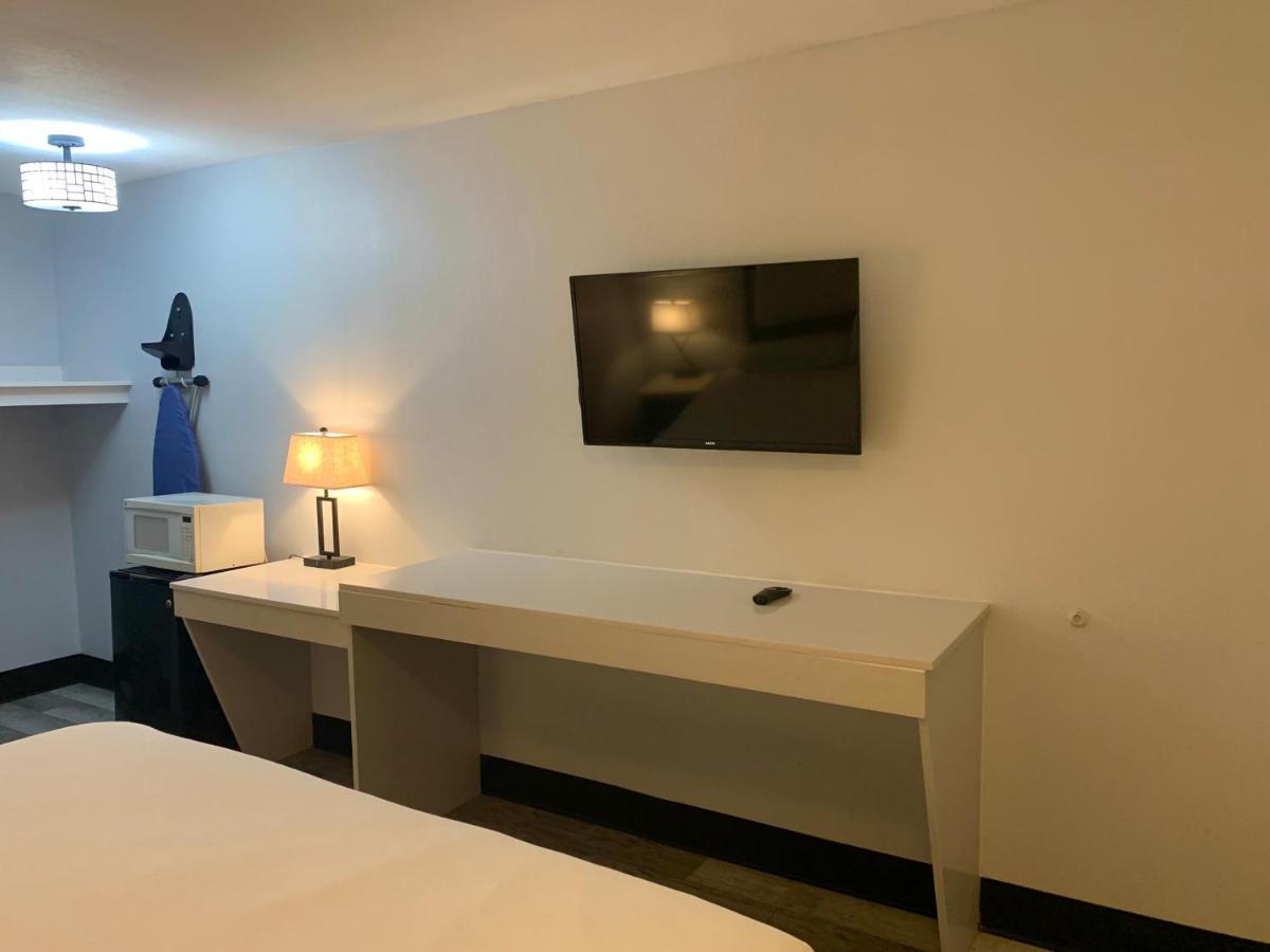 Rodeway Inn Midland Buitenkant foto