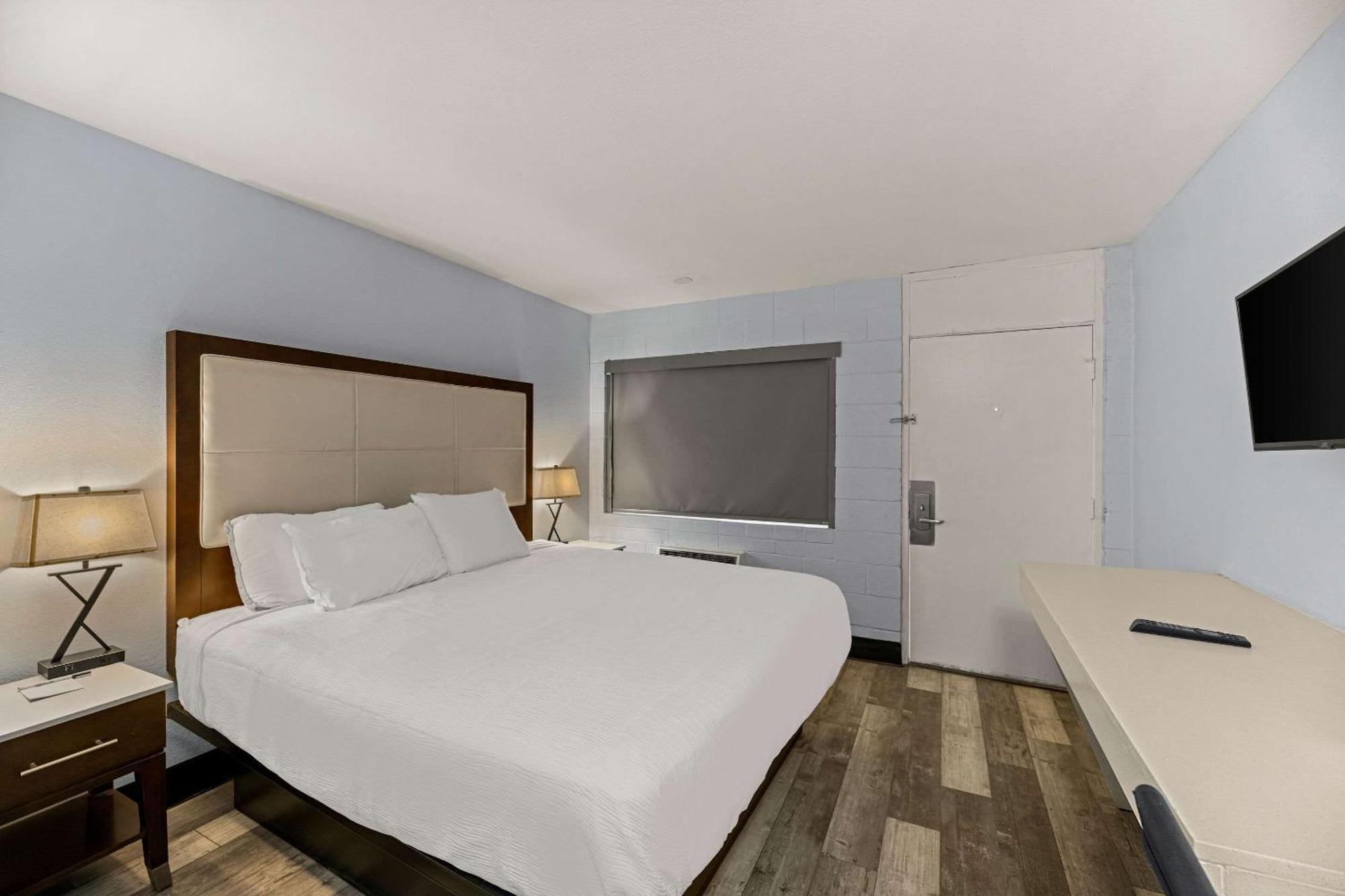 Rodeway Inn Midland Buitenkant foto