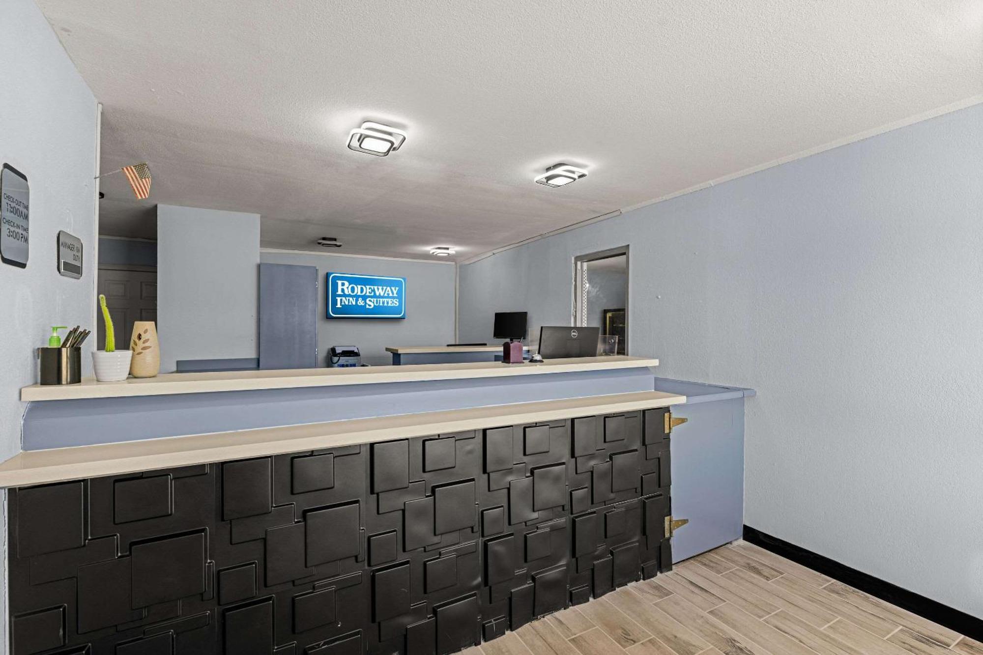 Rodeway Inn Midland Buitenkant foto